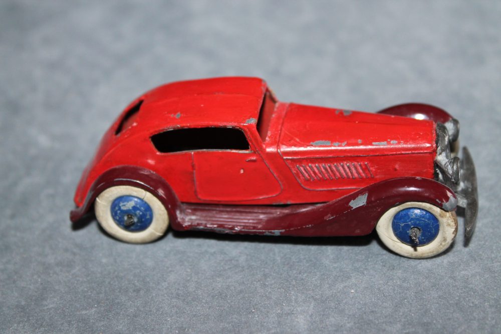 pre war super streamlined saloon red and maroon dinky toys 24e side