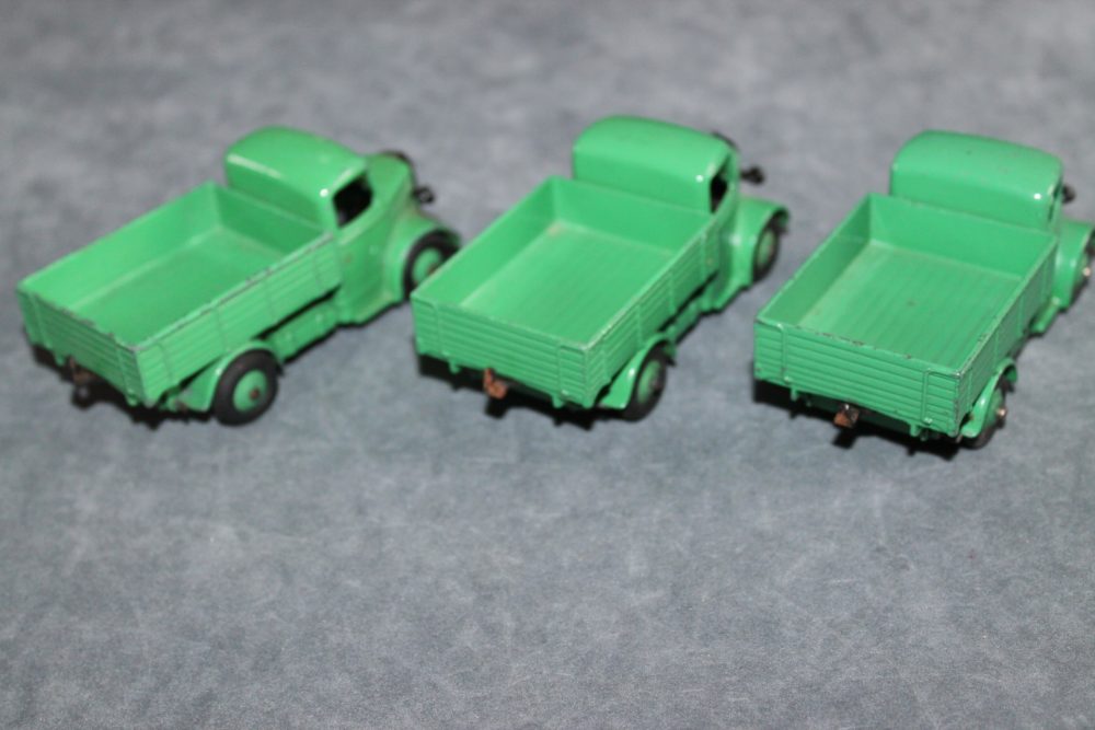 bedford truck trsde box green dinky toys 25w back angle 1