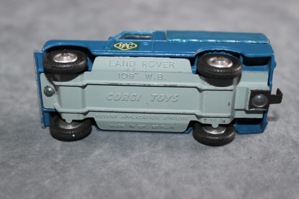 rac land rover blue suspension corgi toys 416S base