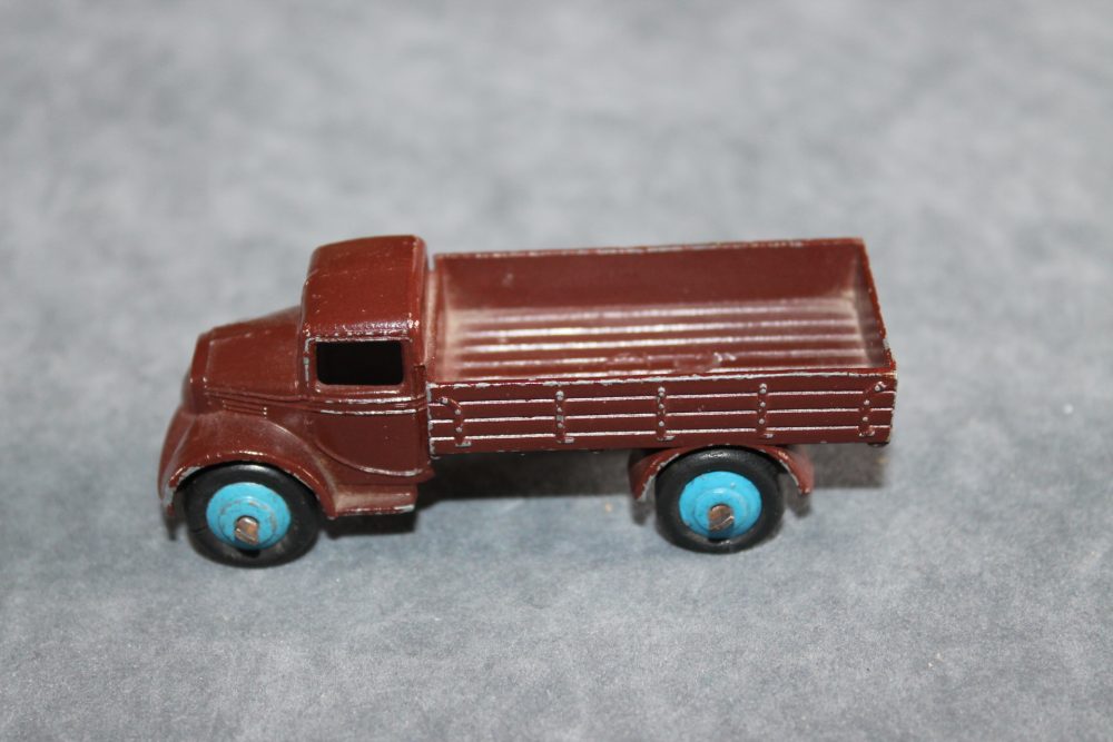 motor truck dark brown and blue wheels dinky toys 022c