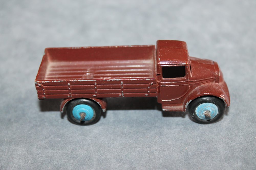 motor truck dark brown and blue wheels dinky toys 022c side
