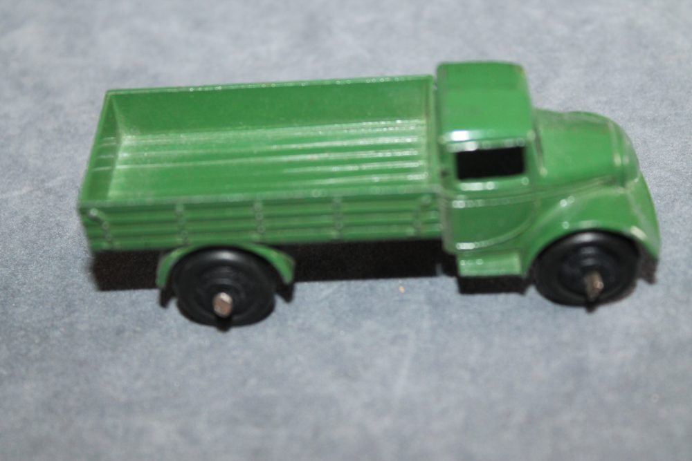 motor truck green and black wheels dinky toys 022c side