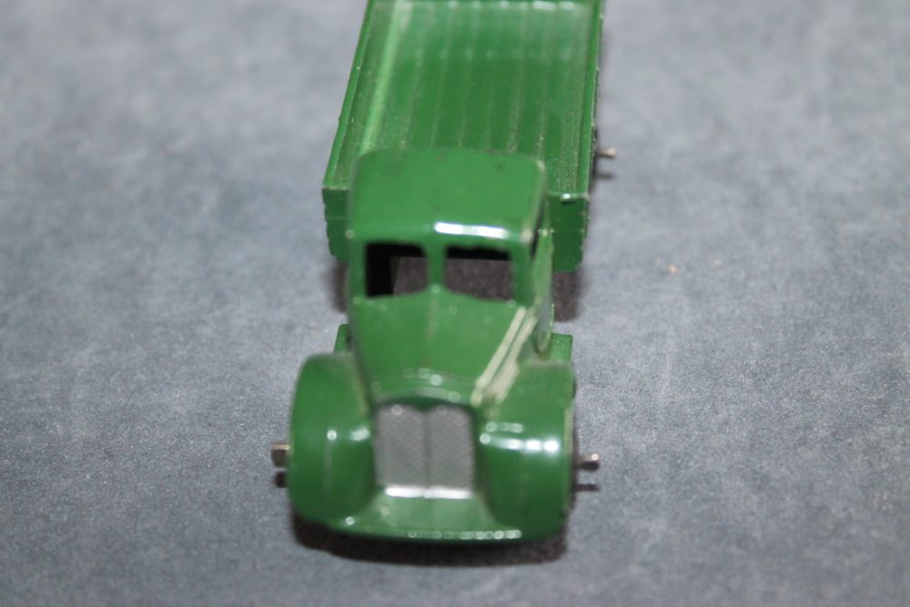 motor truck green and black wheels dinky toys 022c front