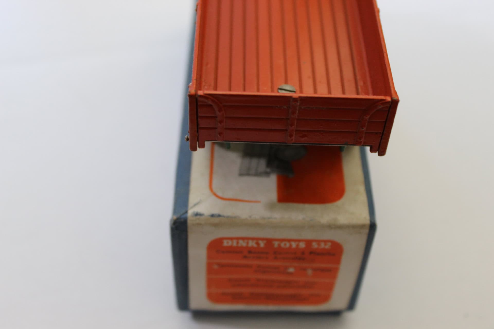 Vintage Dinky Toys 532 Comet Wagon with Tailboard for collectors.