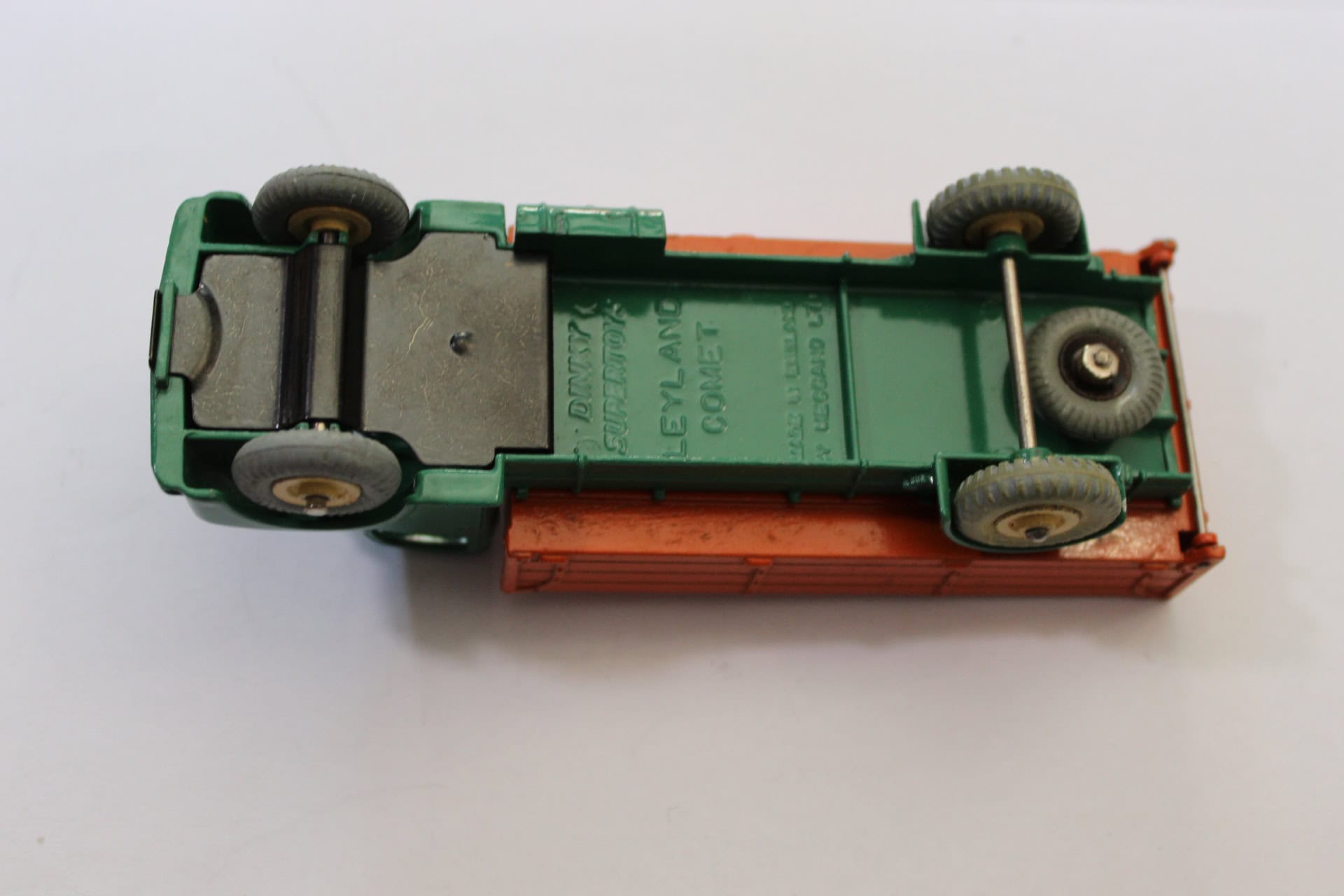 Vintage Dinky Toys 532 Comet Wagon with tailboard, detailed diecast model for collectors.