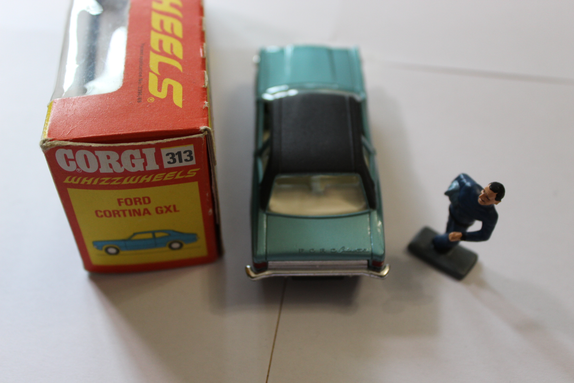 ford cortina gxl graham hill corgi toys 313 back