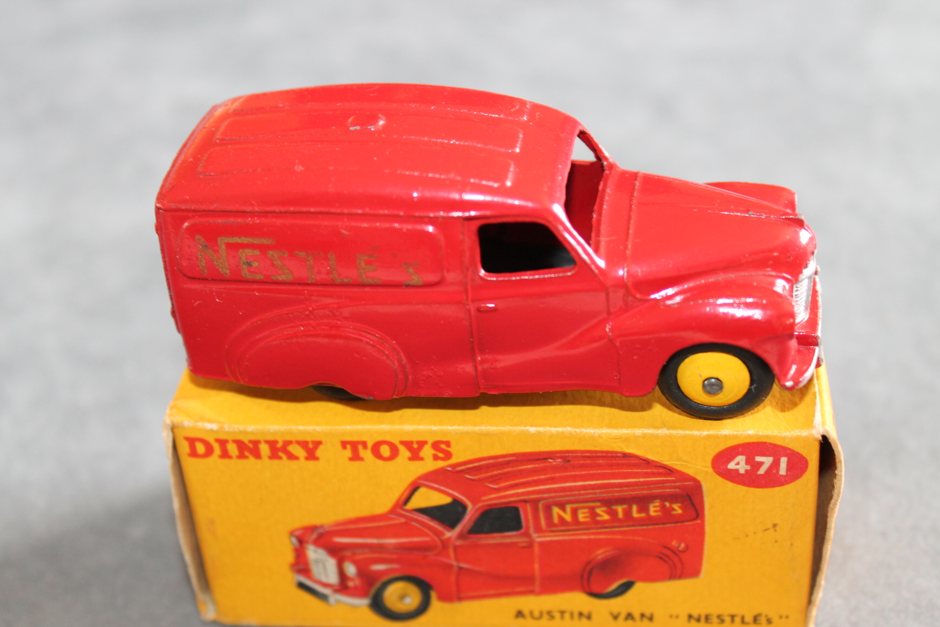 Dinky Toys 471 Austin Nestle's Van Diecast