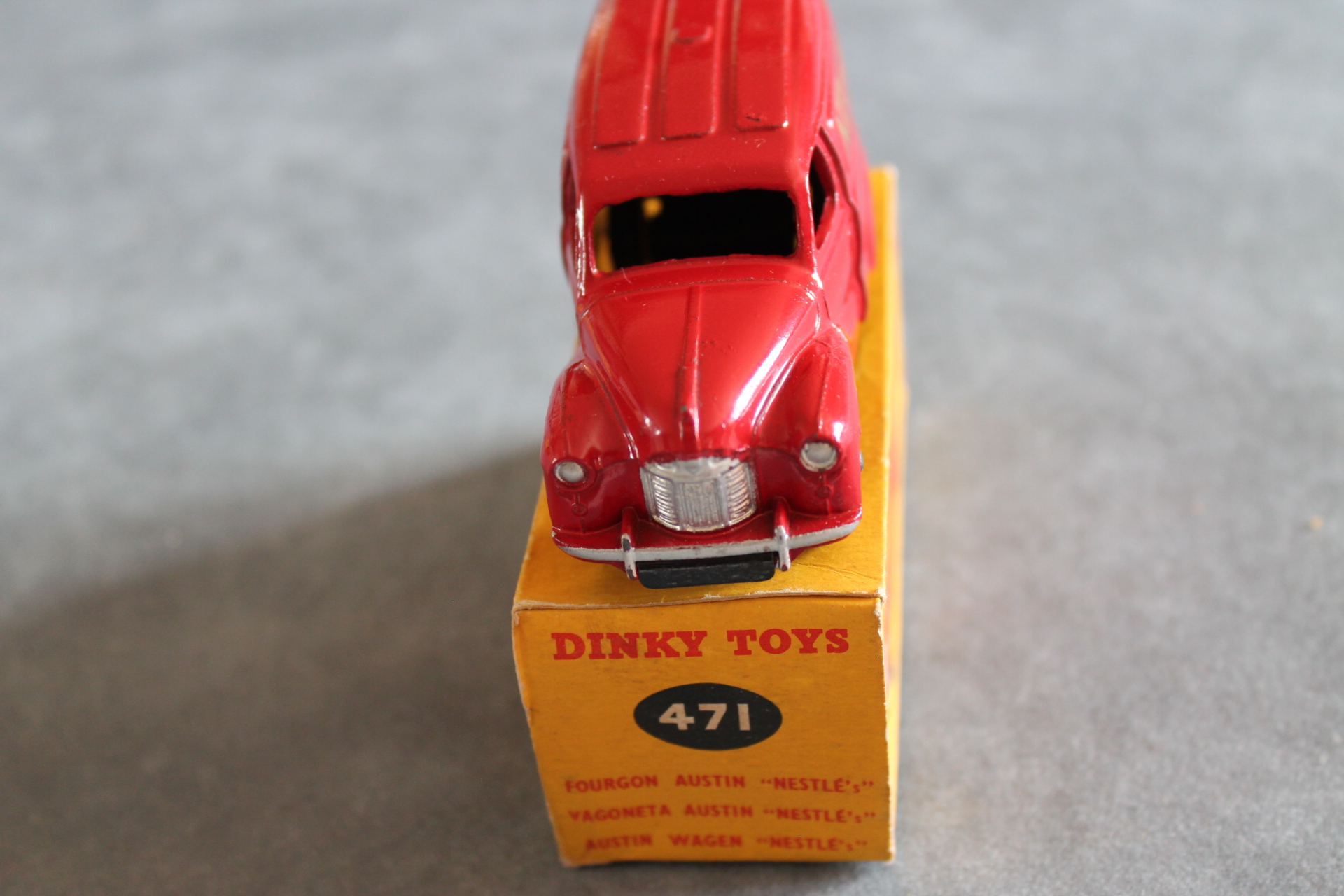Dinky Toys 471 Austin Nestle's Van Diecast