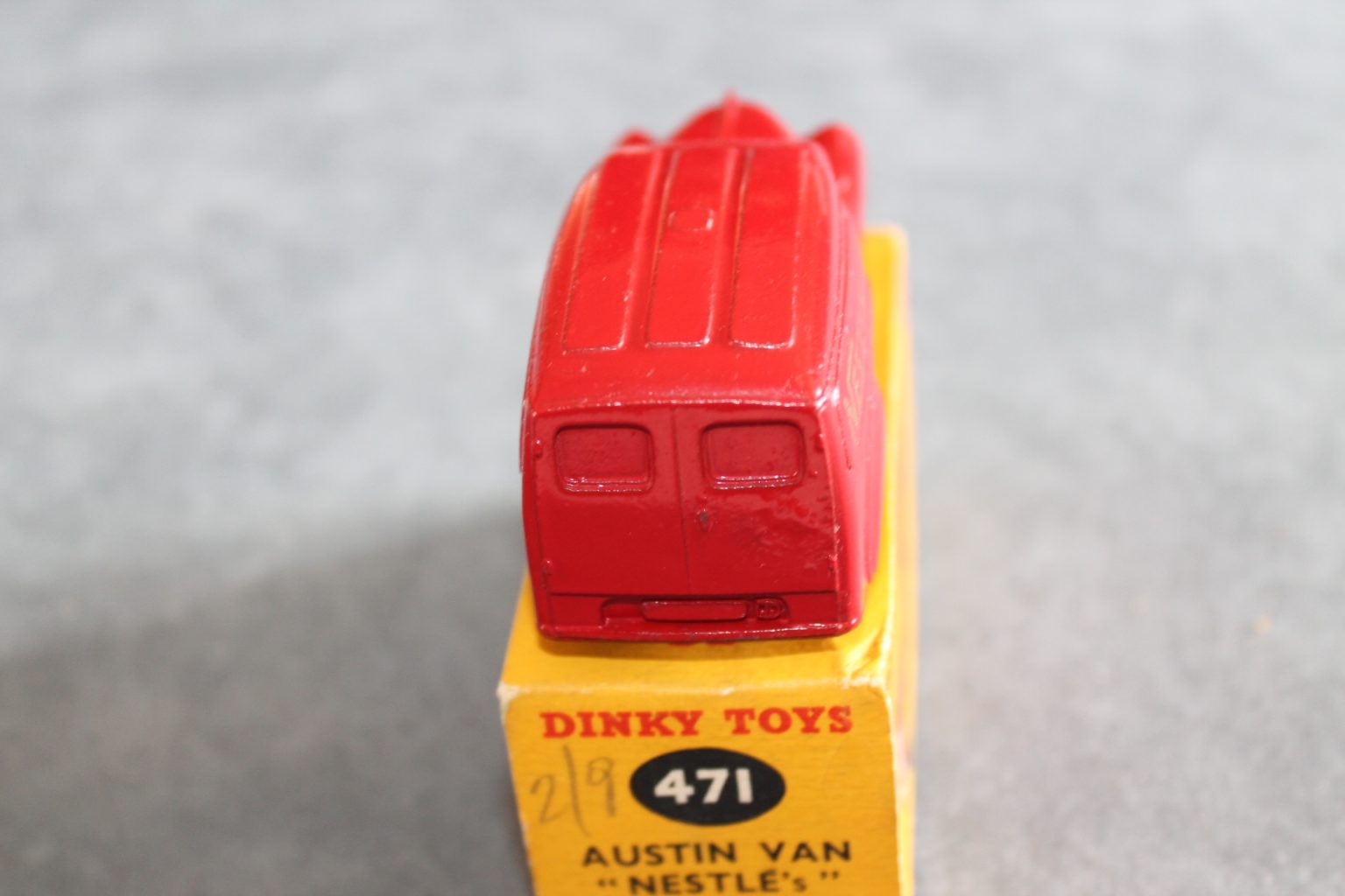 Dinky Toys 471 Austin Nestle's Van Diecast