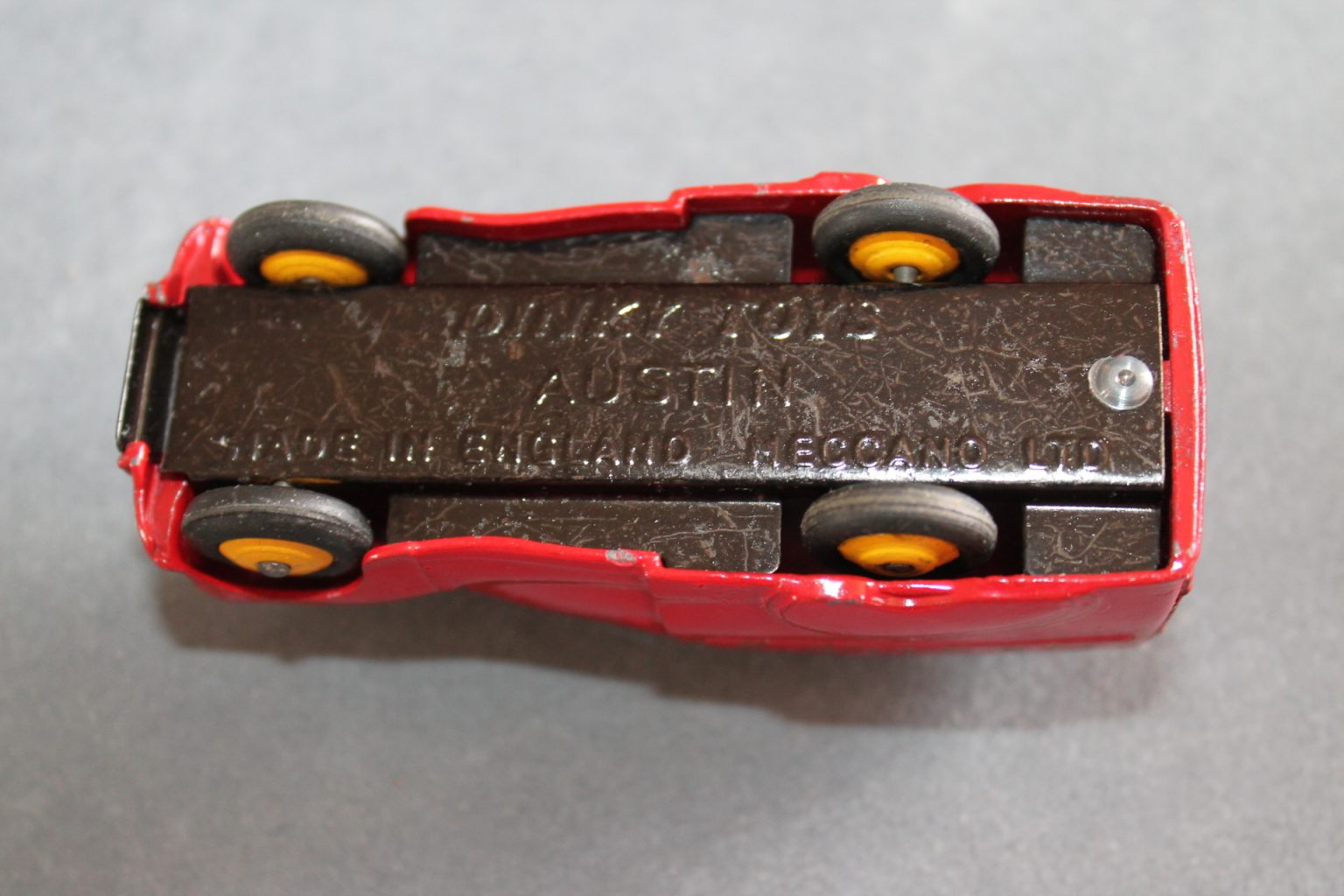 Dinky Toys 471 Austin Nestle's Van Diecast