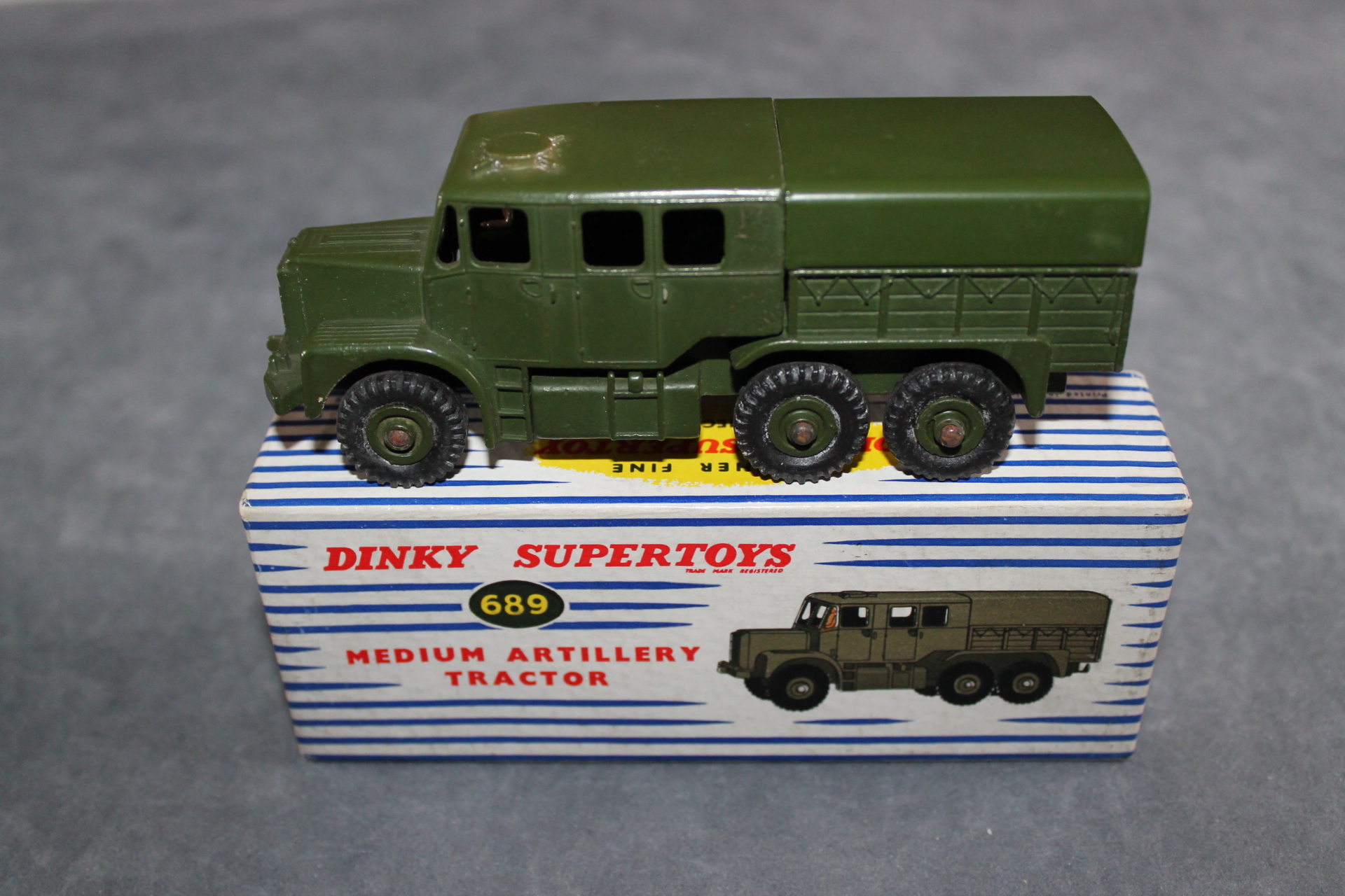 Dinky Toys 689 Medium Artillery Tractor - Diecast