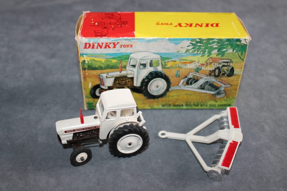 david brown tractor and disc harrow dinky toys 325