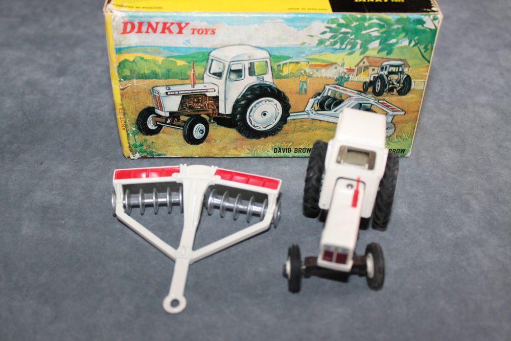 david brown tractor and disc harrow dinky toys 325 front