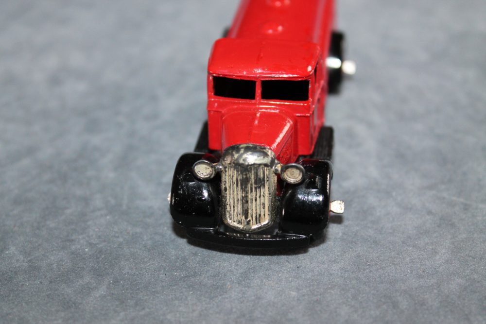 petrol tanker type 4 red dinky toys 25d front
