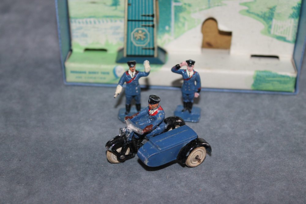 pre war rac hut and motor cycle set dinky toys 043 left side