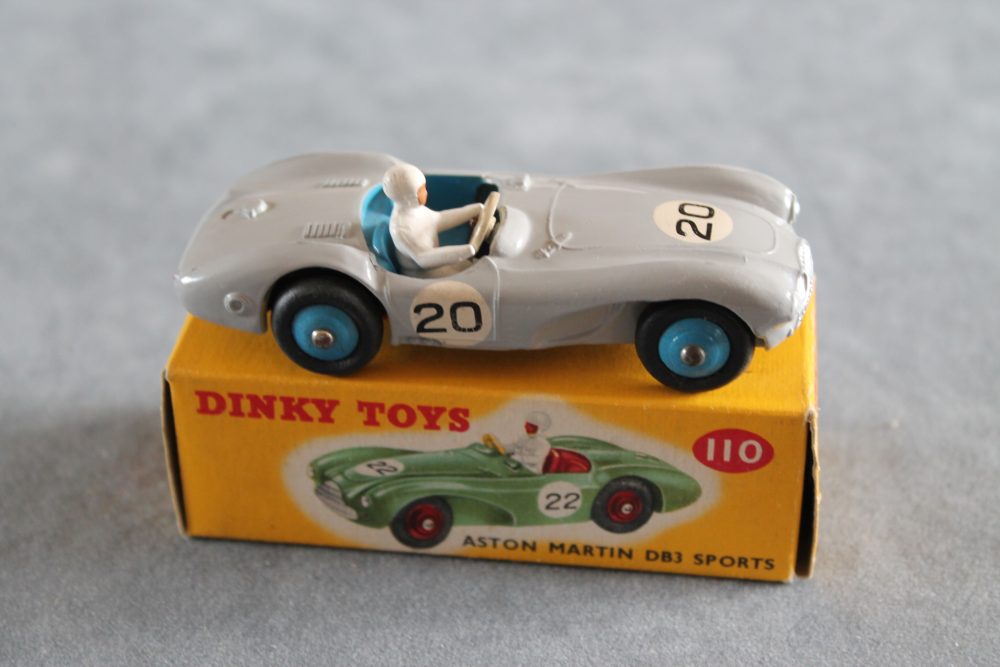 aston martin db3 competition grey dinky toys 110 side