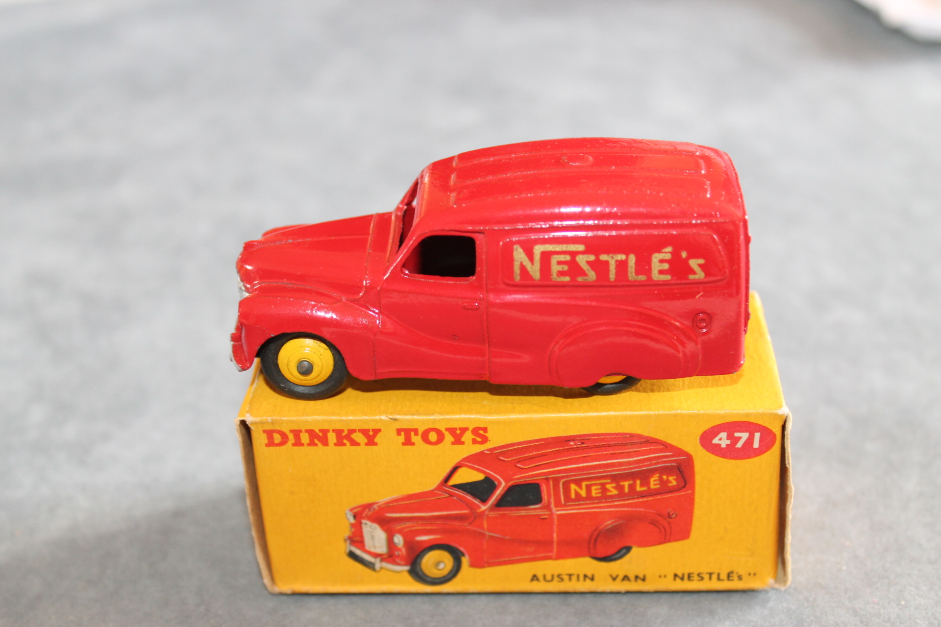 Dinky Toys 471 Austin Nestle's Van - Diecast