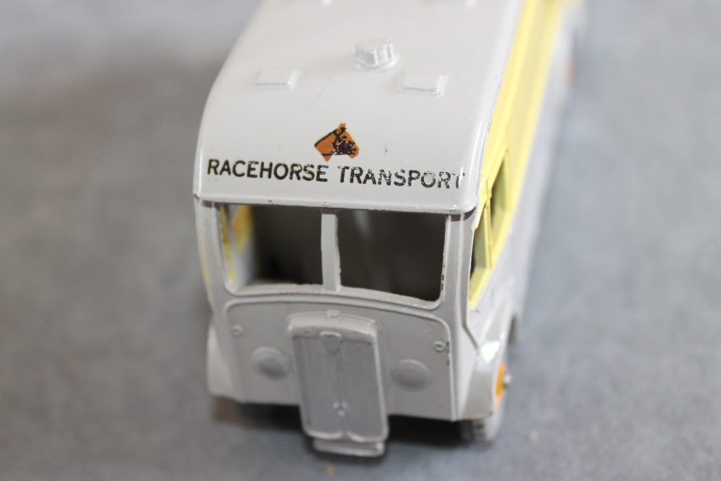 Dinky Toys 979 'Newmarket' Racehorse Transporter Diecast