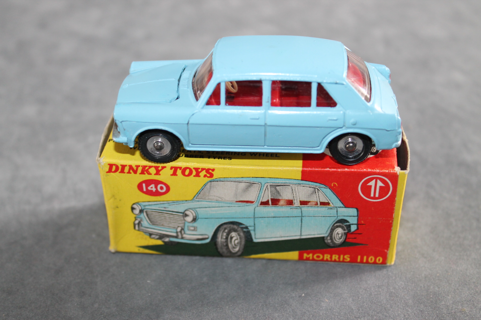 Dinky Toys 140 Morris 1100 - Diecast