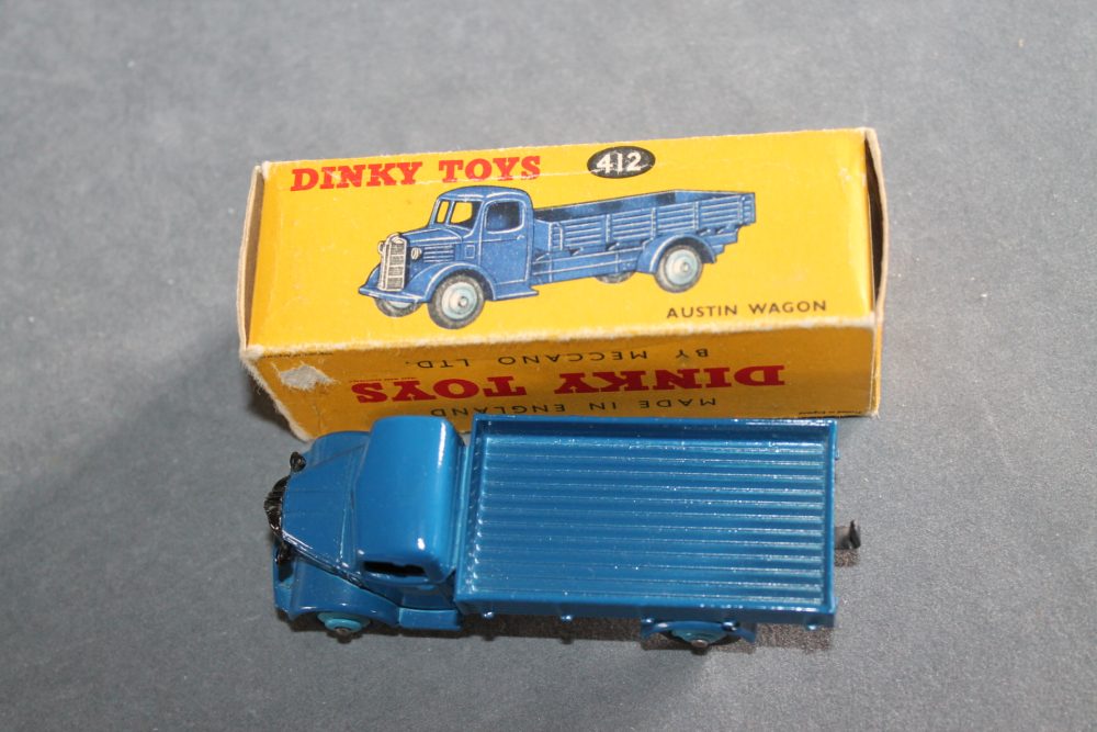 austin wagon blue dinky toys 412 top