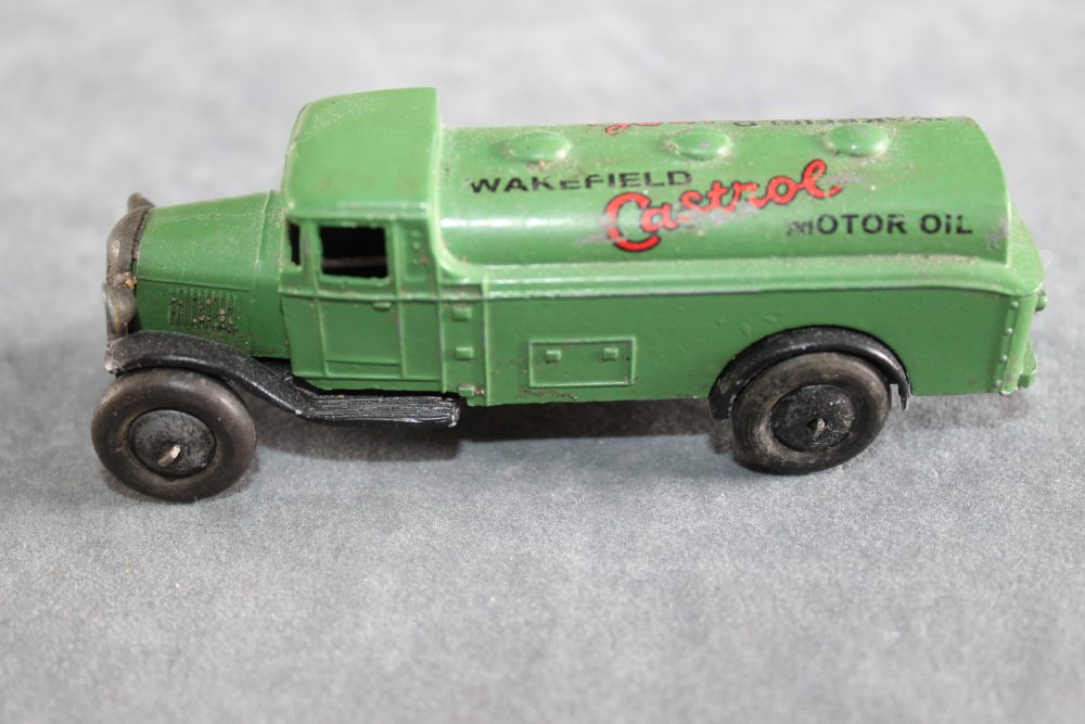 castrol petrol tanker type 2 pre war dinky toys 25d