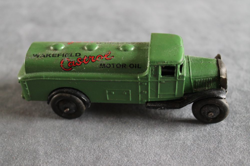 castrol petrol tanker type 2 pre war dinky toys 25d side