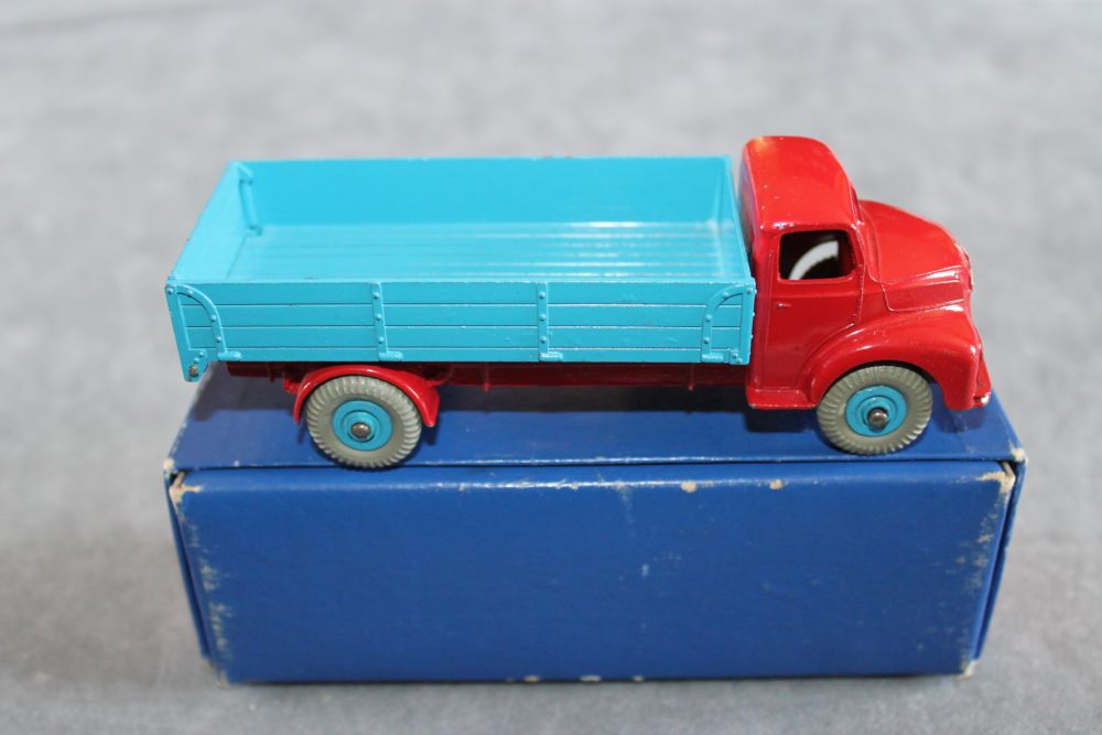 comet wagon tailboard dinky toys 532 side