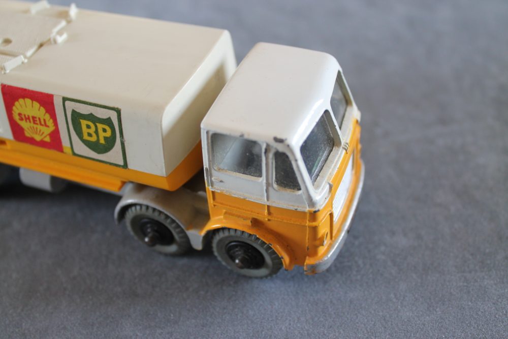 leyland shell bp petrol tanker dinky toys 944-cab chips
