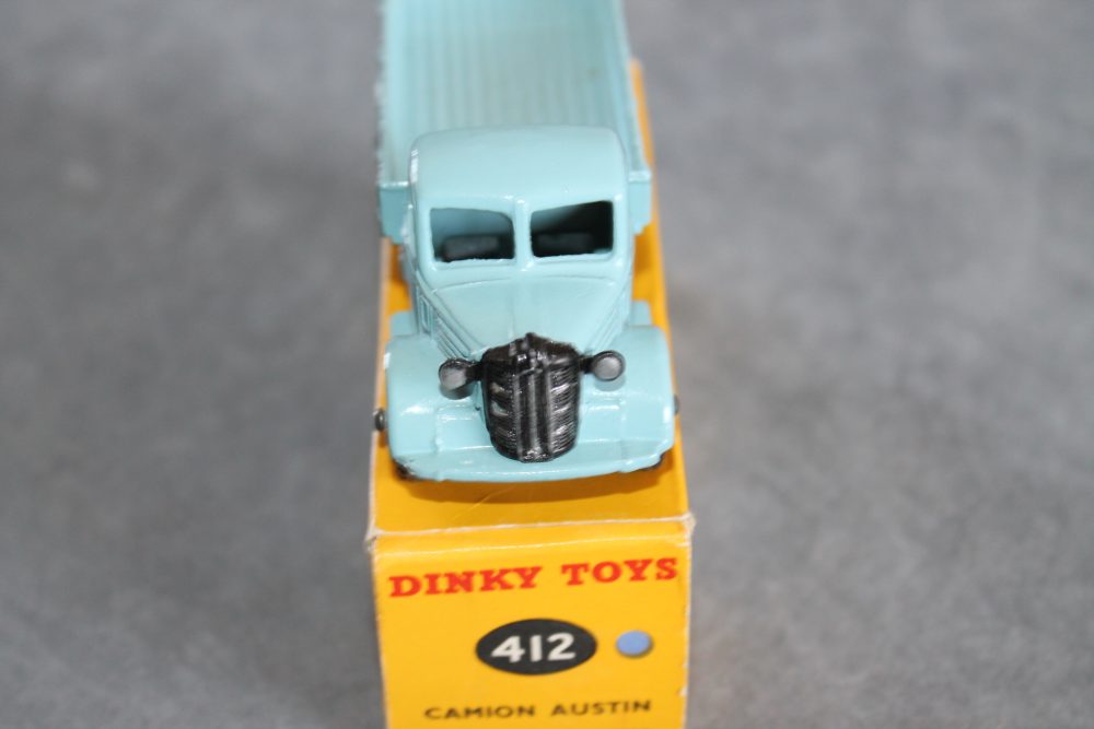 austin wagon powder blue dinky toys 412 front