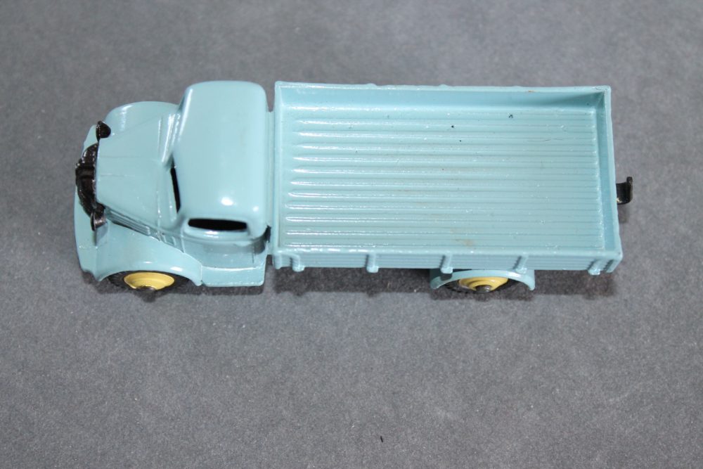 austin wagon powder blue dinky toys 412 top