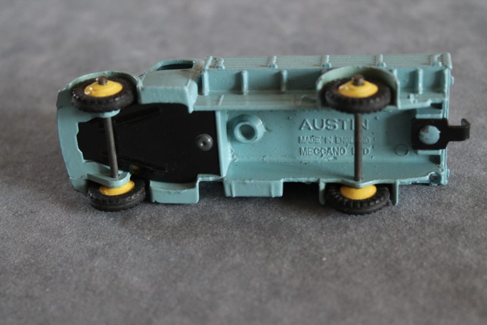 austin wagon powder blue dinky toys 412 base