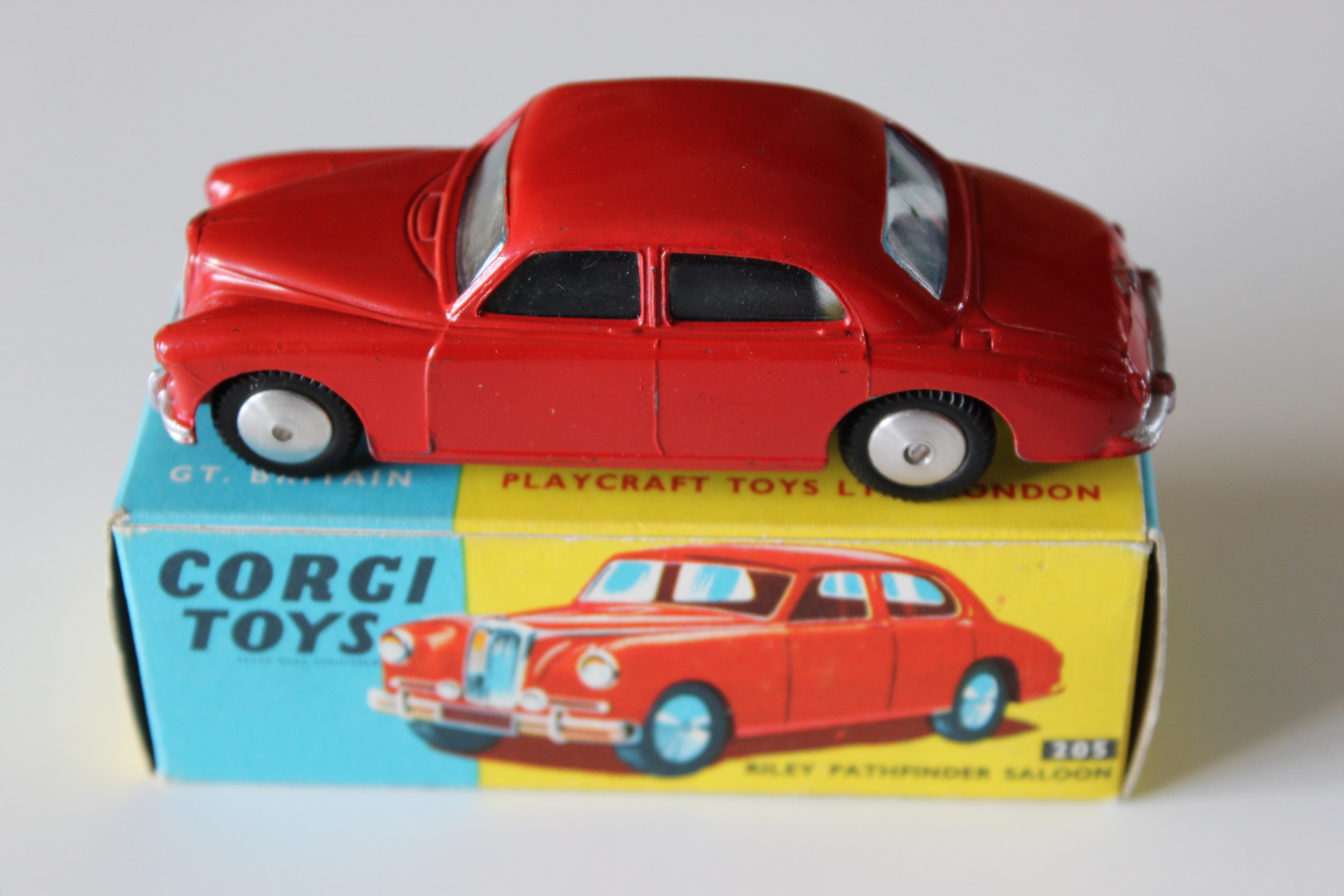 riley pathfinder saloon corgi toys 205