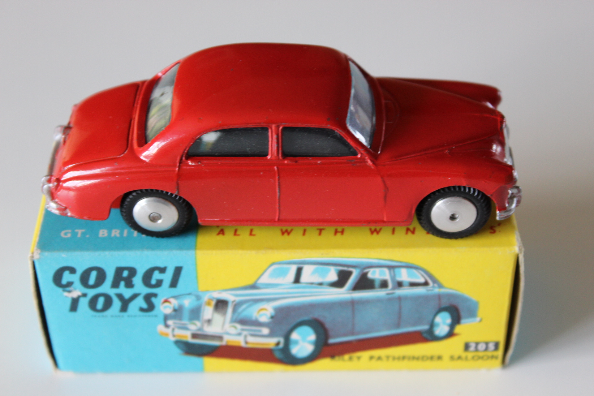 riley pathfinder saloon corgi toys 205 side