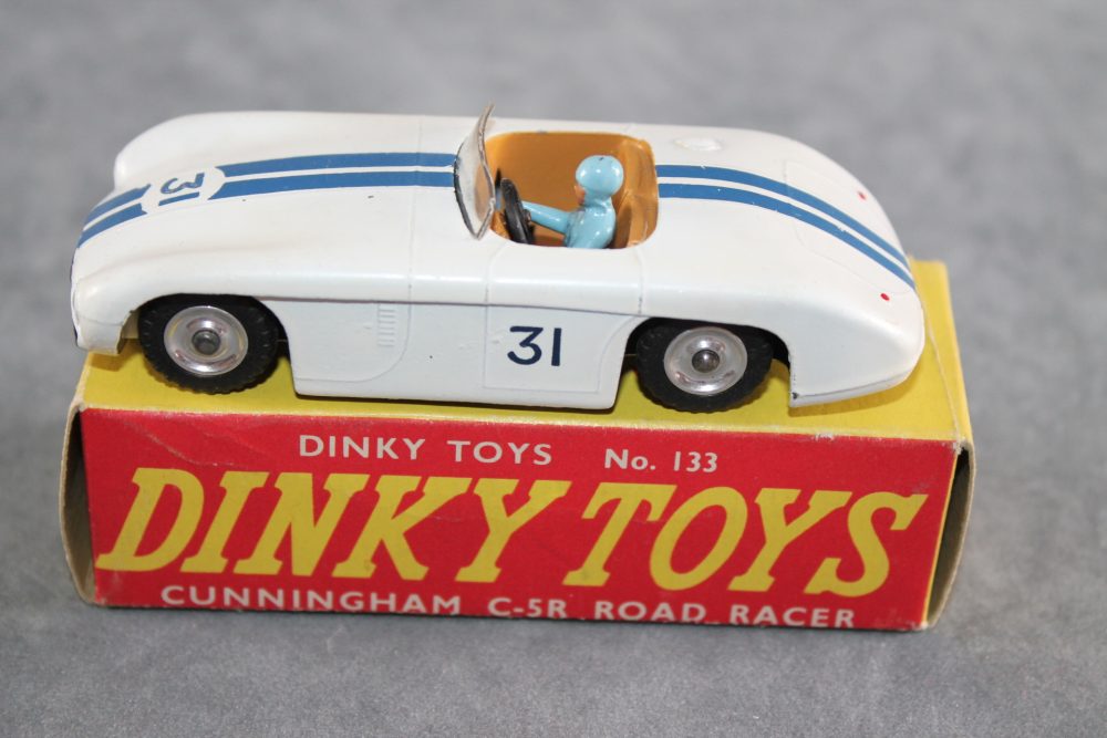 cunningham c5 r road racer dinky toys 133