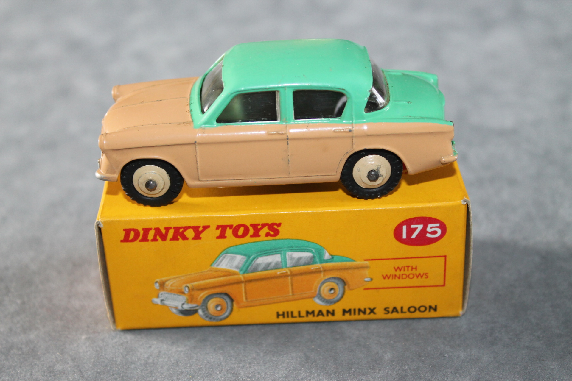 Dinky Toys Hillman Minx 40F-154 – Miniature Ancienne Collection