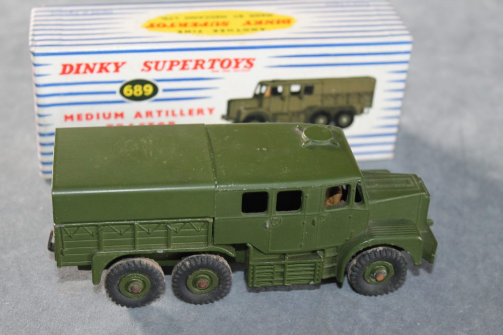 medium artillery tractor dinky toys 689 side