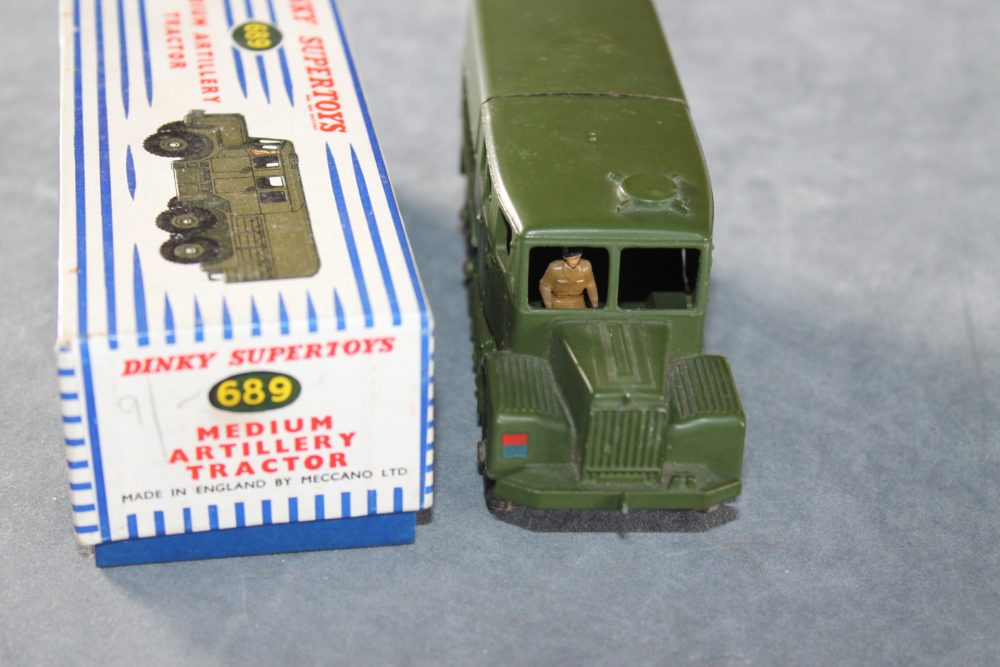 medium artillery tractor dinky toys 689 front
