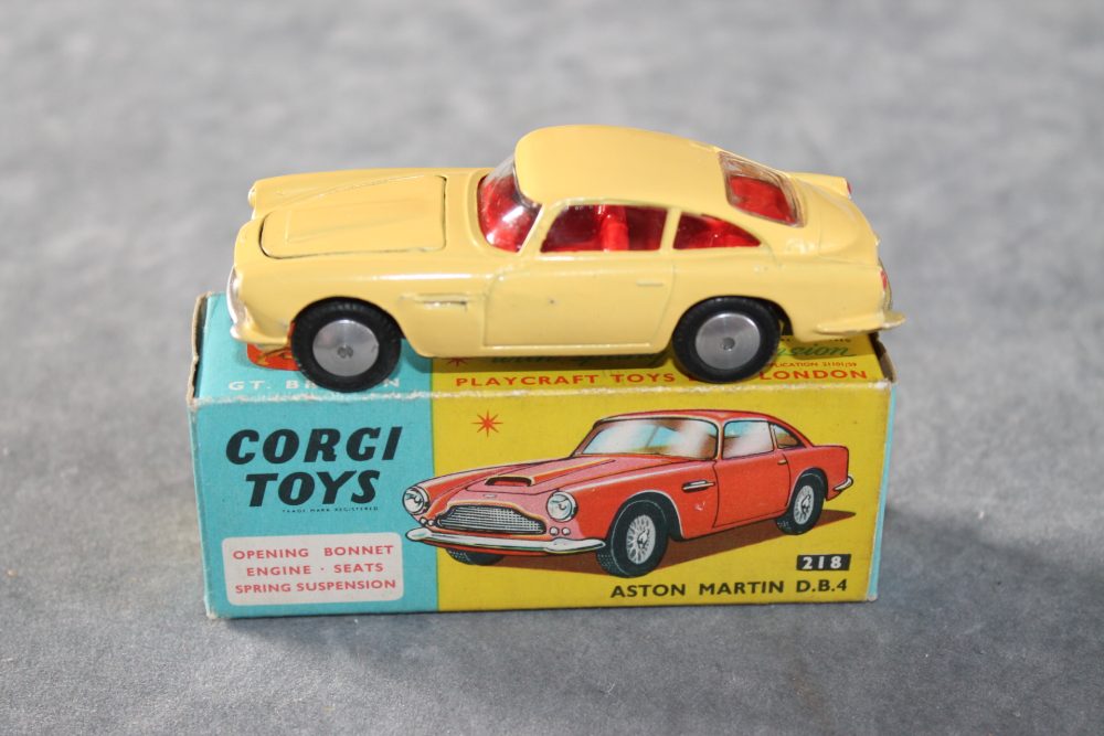 aston martin db4 yellow corgi toys 218