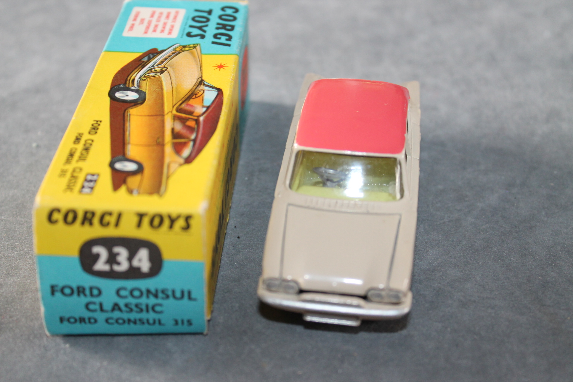 Voiture Miniature Corgi Toys Ford Consul 1:43 - N°315, Modèle 1961, Occasion Bon état