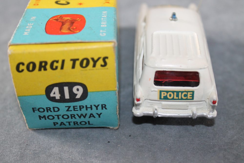 ford zephyr motorway patrol car corgi toys 417 back