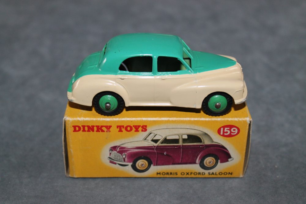 morris oxford blueish green version dinky toys 159 side