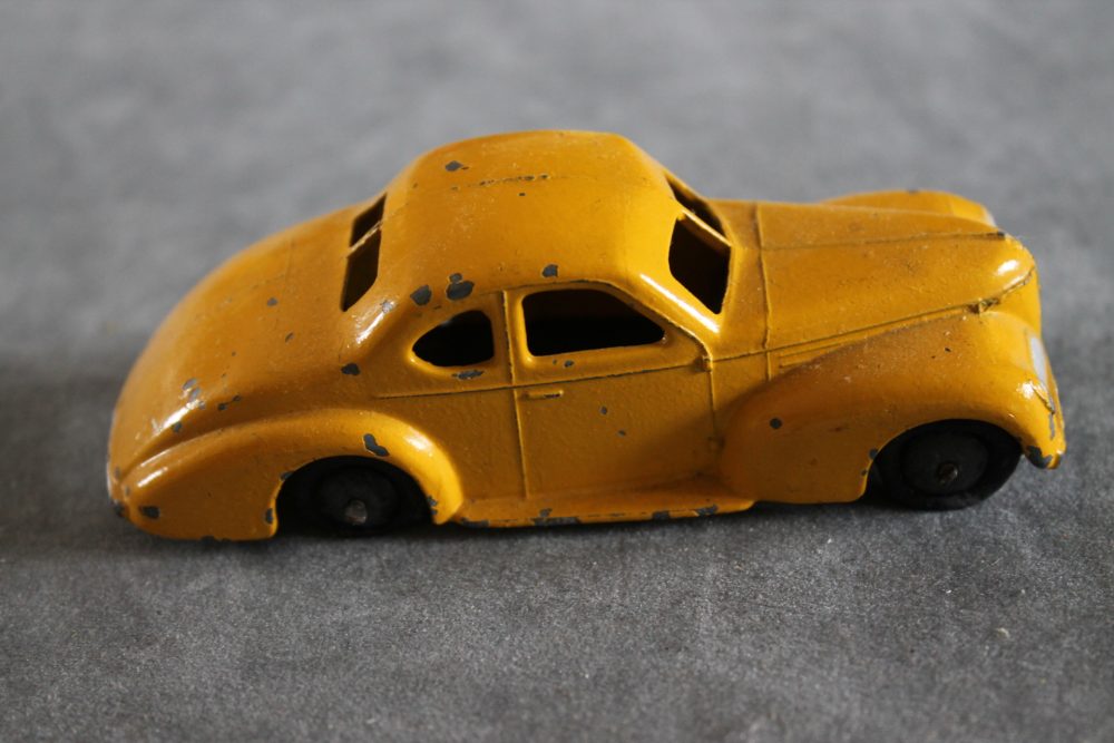 studebaker state comander yellow dinky toys 039f side