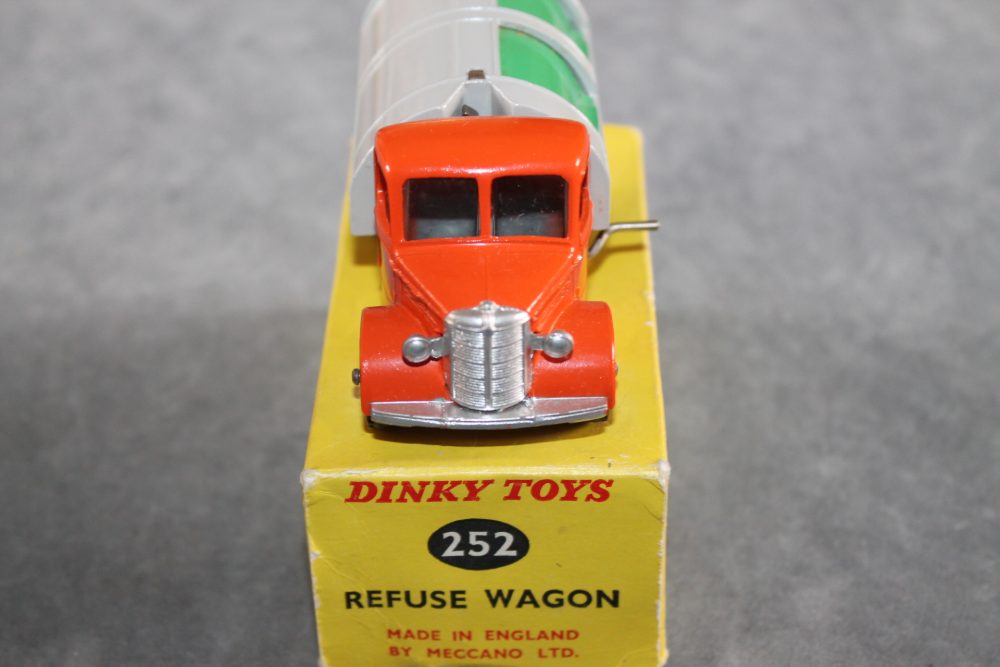 bedford refuse wagon dinky toys 252 front