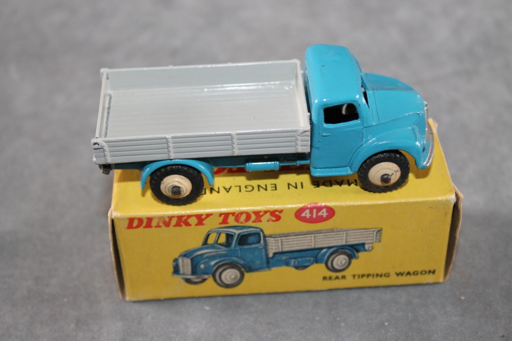 dodge rear tipper wagon dinky toys 414 side