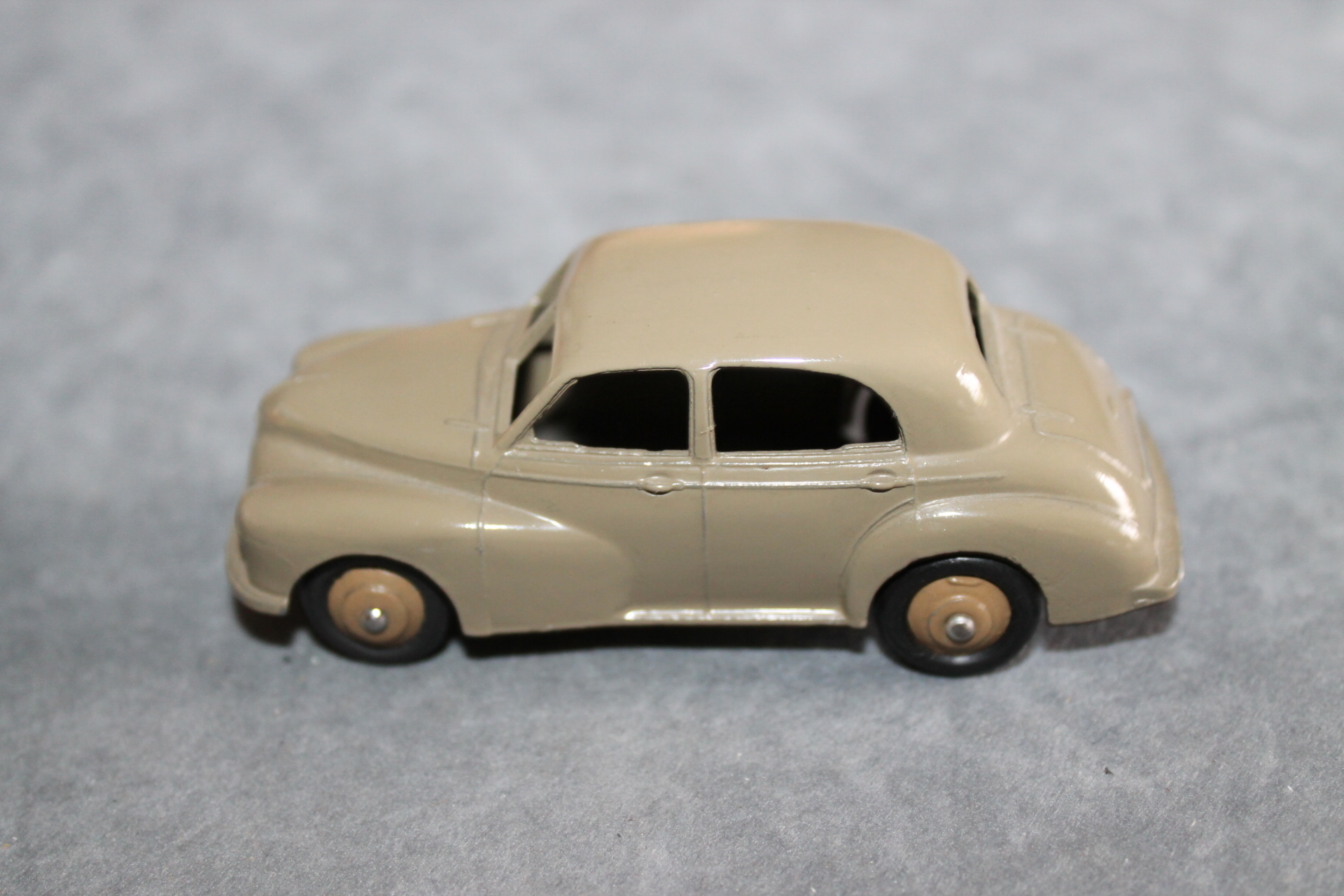 Dinky Toys 040g Morris Oxford - Diecast
