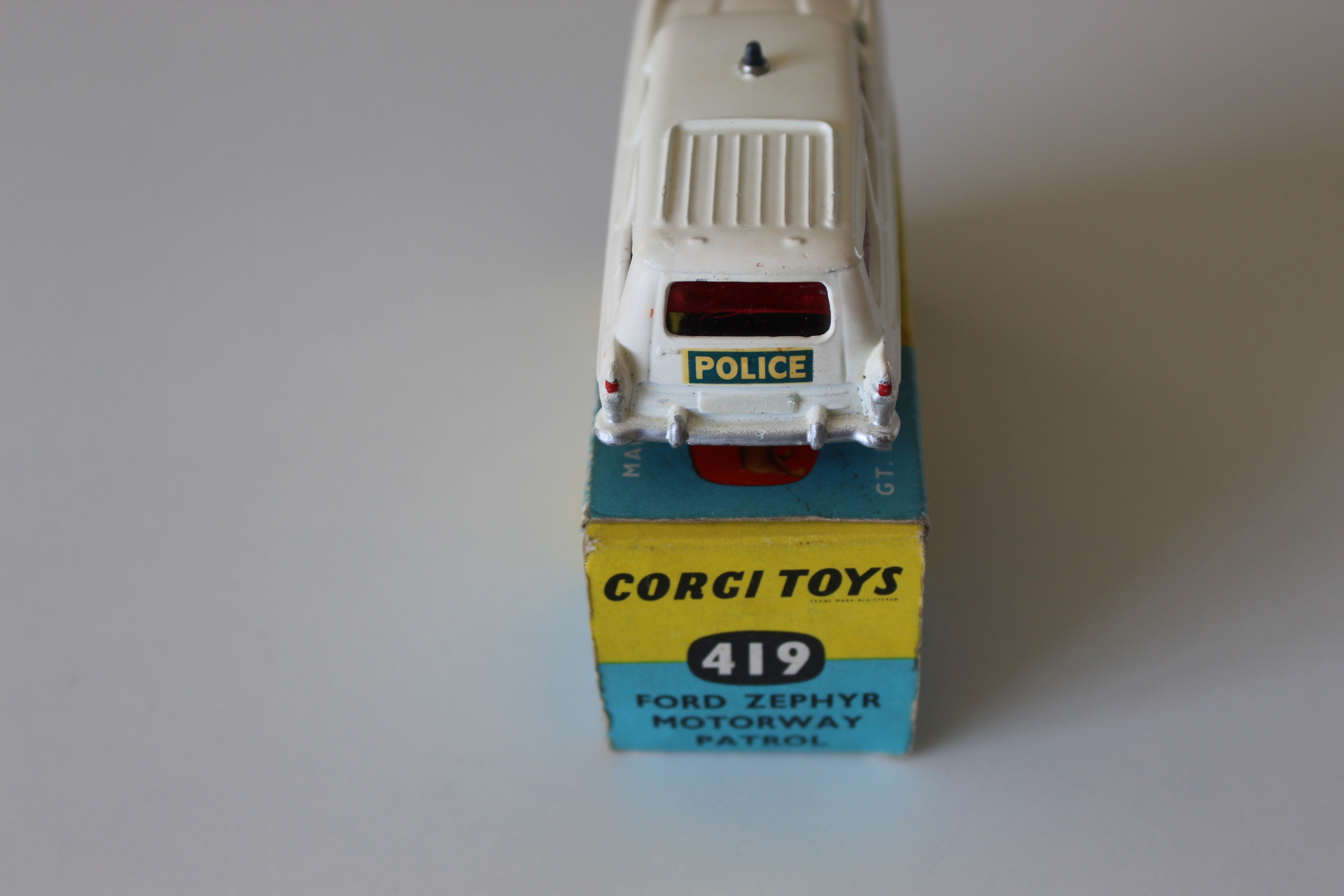 ford zephyr motorway control corgi toys 419 back