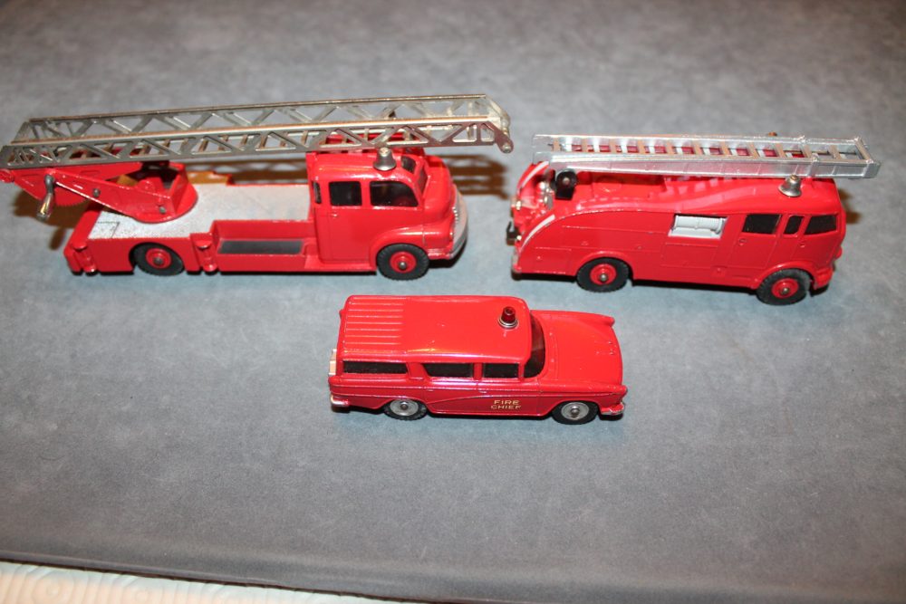 fire service gift set dinky toys 957 side 2