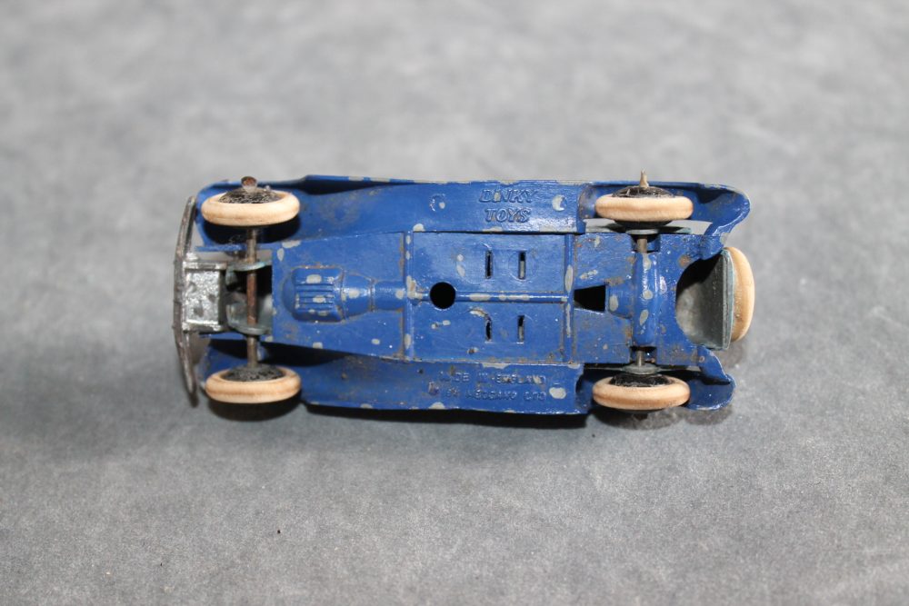 pre war british salmson 2 seater sports car with driver dinky toys 36e base