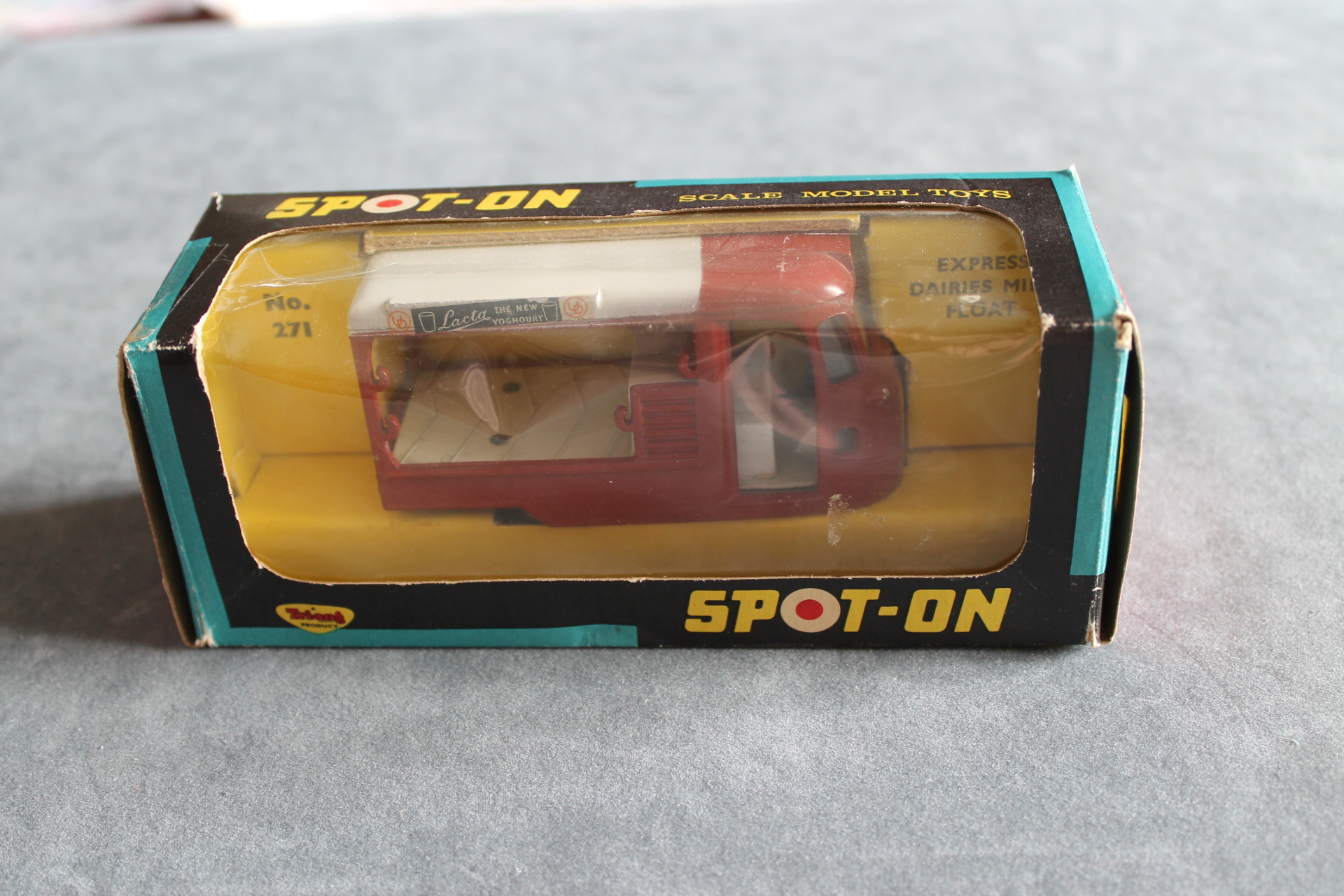 ミニカー SPOT - ON 122 UNITED DAIRIES MILK FLOAT Spot-on Models 122 United Dairies Milk Float - QDT