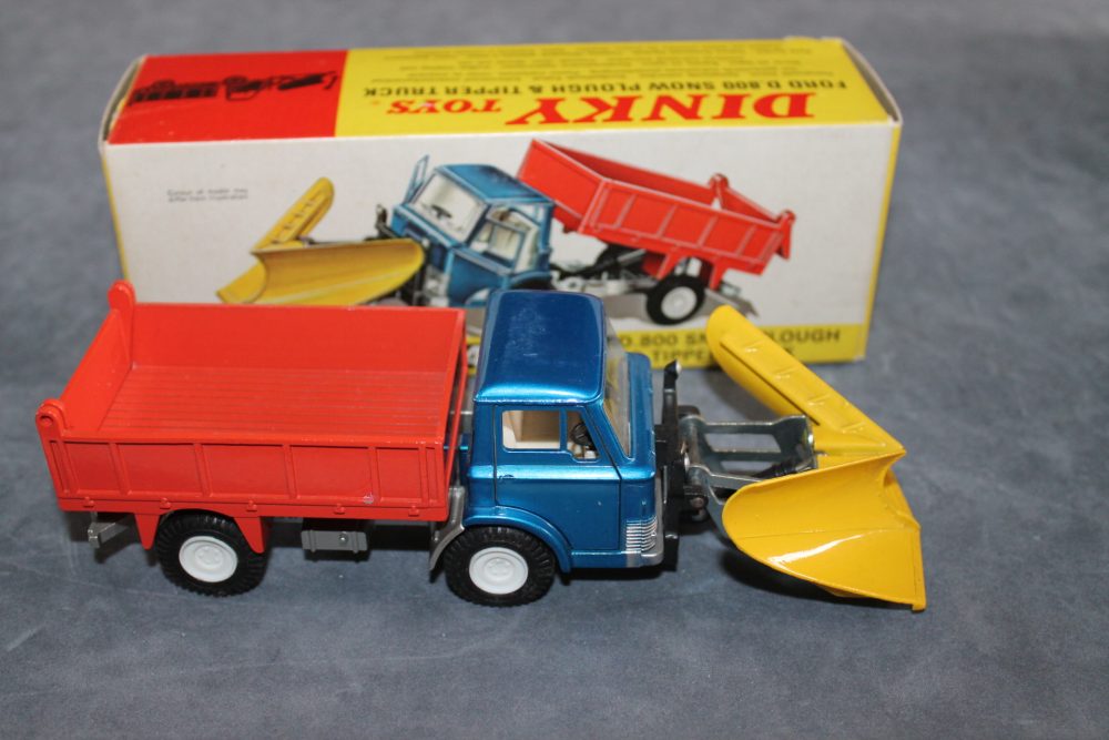 ford d800 snow plough and tipper truck dinky toys 439 side